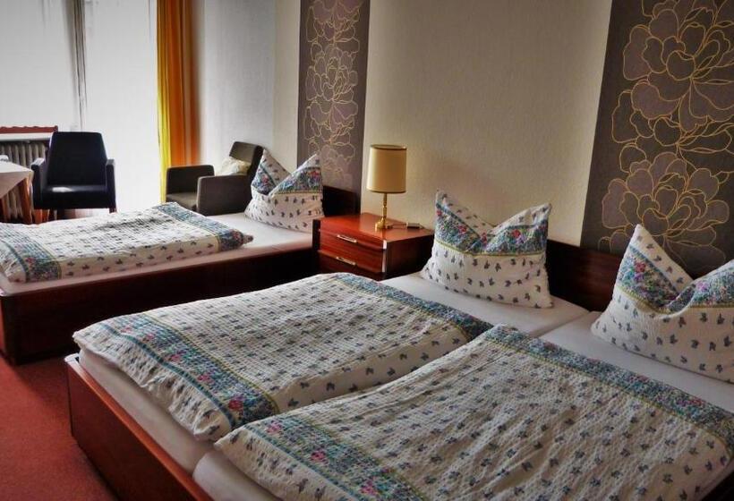 스탠다드 트리플 룸, Am Kurpark