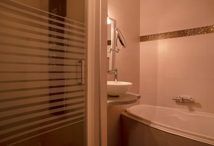 Номер Superior, Auberge De La Petite Ferme, Super Besse Est, The Originals Relais