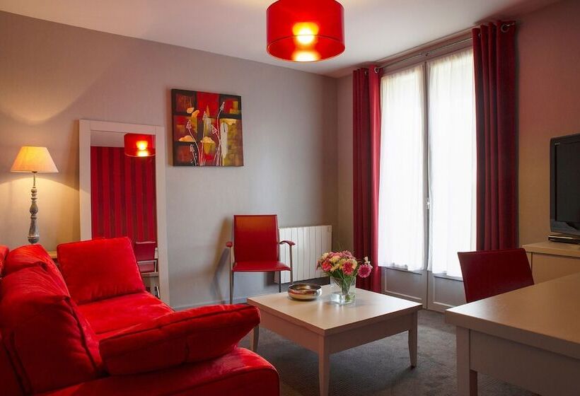 جناح, Auberge De La Petite Ferme, Super Besse Est, The Originals Relais