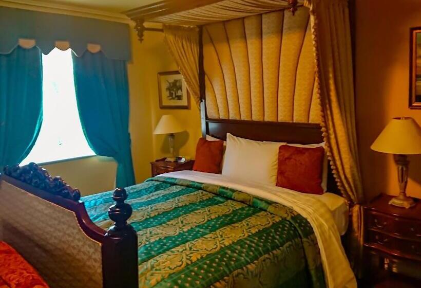 سوییت, Earls Court House