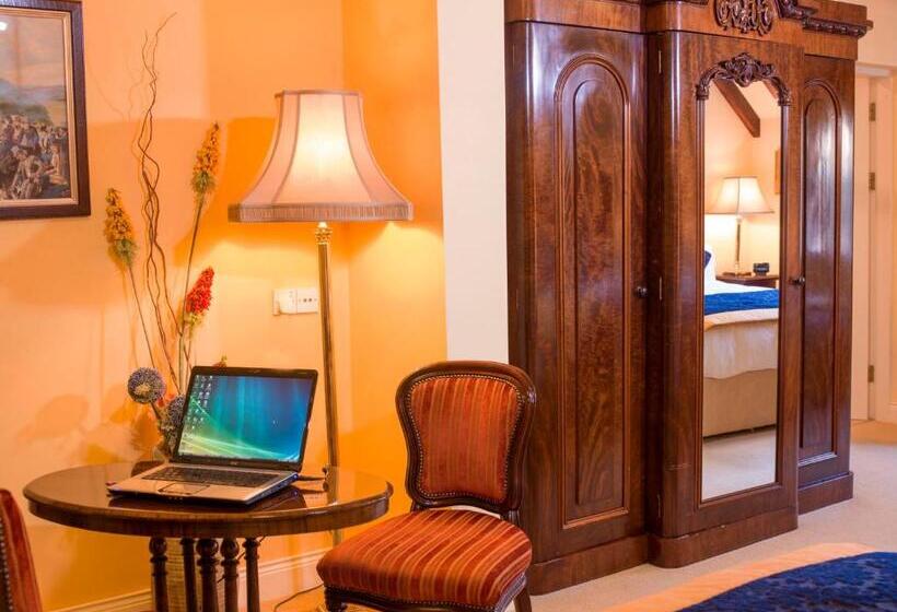 اتاق خانوادگی, Earls Court House