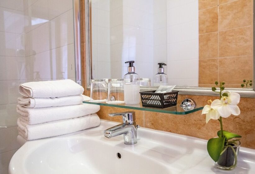 חדר סטנדרט, Fonte