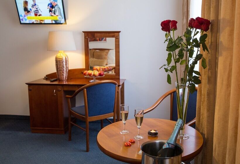 חדר סטנדרט, Fonte