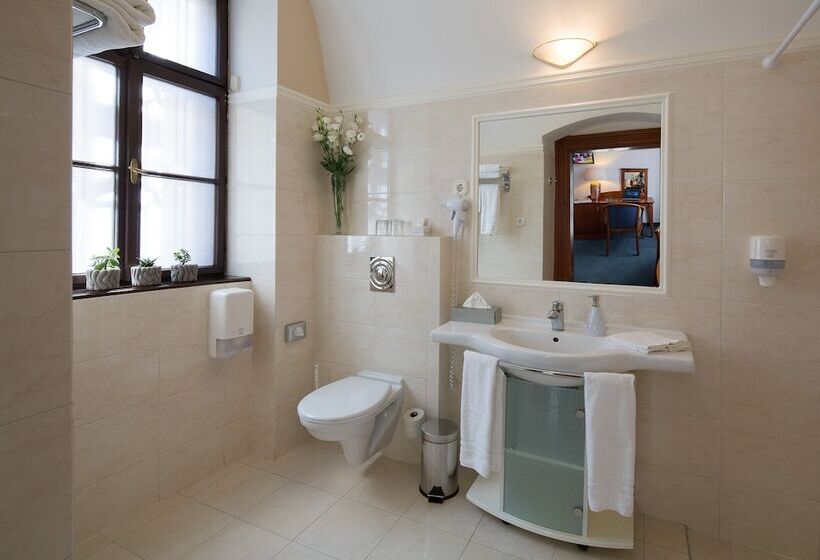 חדר סופריור, Fonte