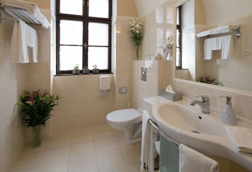 חדר סופריור, Fonte