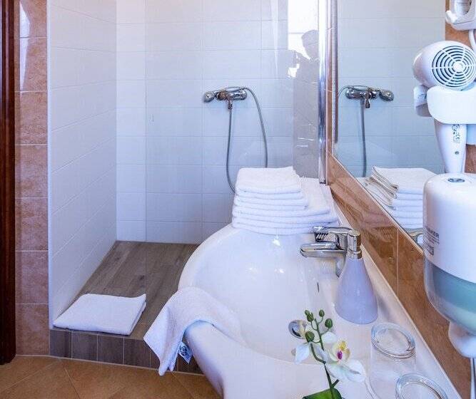 חדר סופריור, Fonte