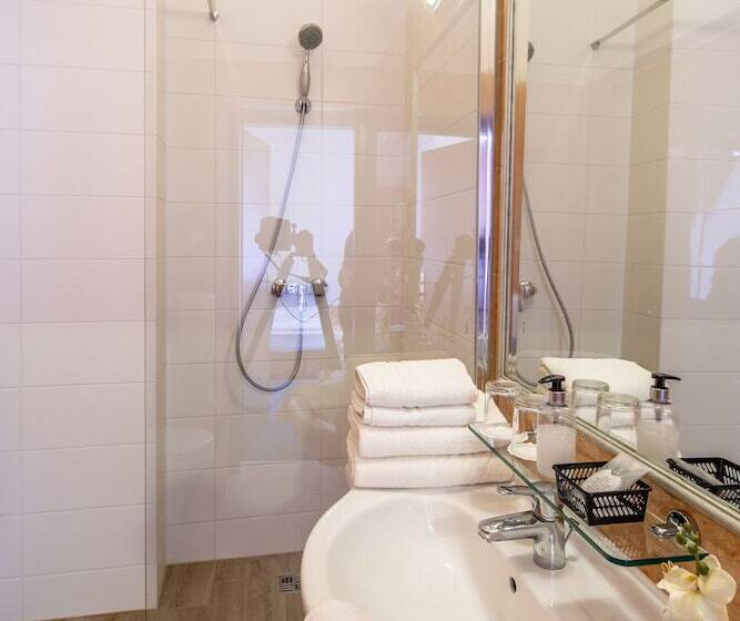 חדר סופריור, Fonte