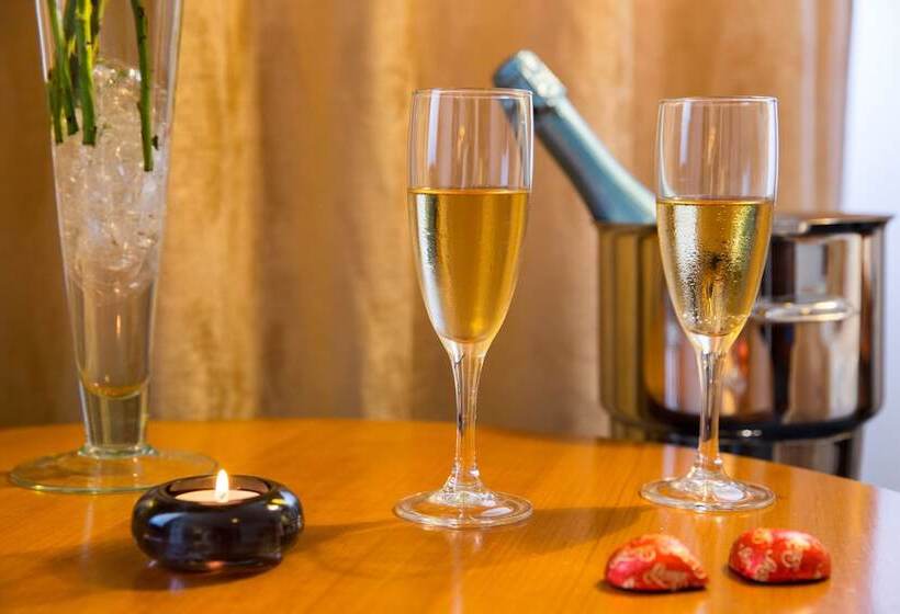 חדר סופריור, Fonte