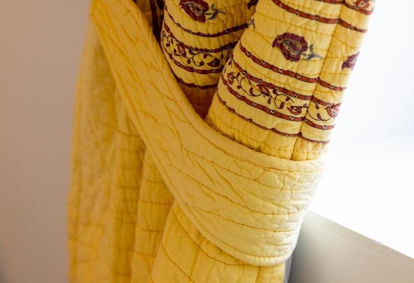 スタンダードルーム, De Lion Sur Mer