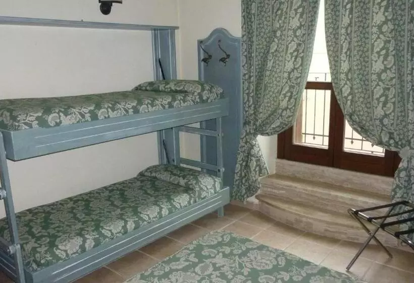 اتاق استاندارد چهارنفره با بالکن, Il Tiglio