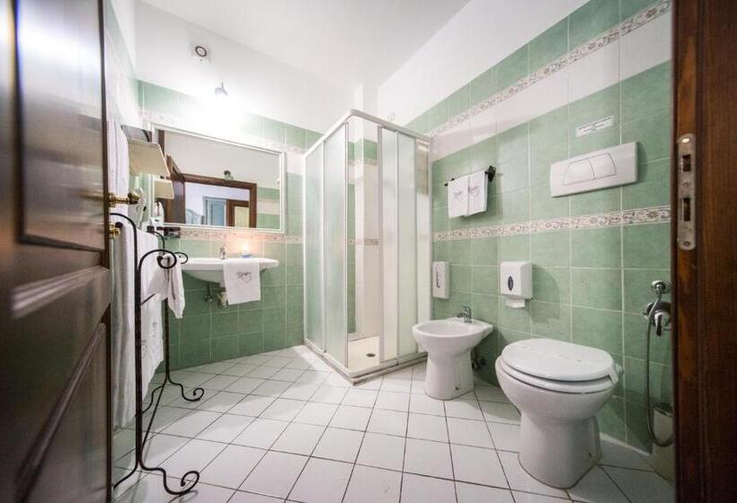 バルコニー付きスタンダードトリプルルーム, Il Tiglio