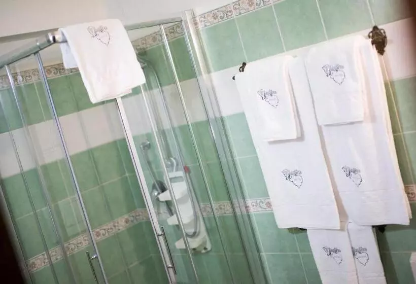 اتاق استاندارد چهارنفره با بالکن, Il Tiglio
