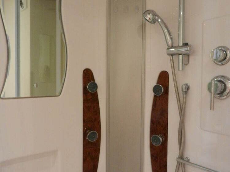 Номер Комфорт, L Hôtel De Chartres