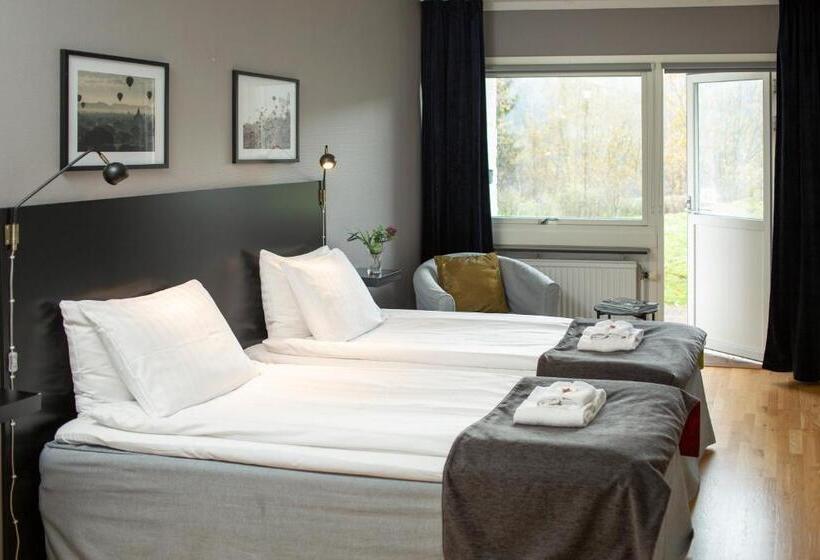 غرفة قياسية, L Solhem Park