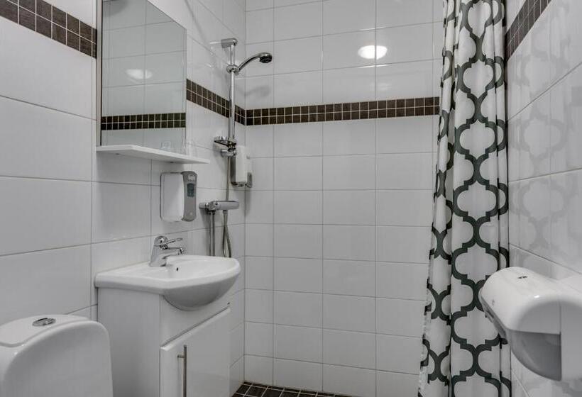 غرفة عائلية, L Solhem Park