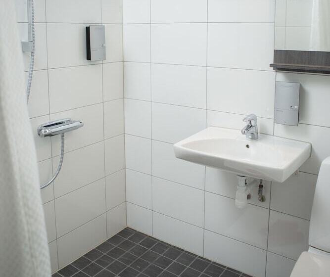 غرفة قياسية ثلاثية, L Solhem Park