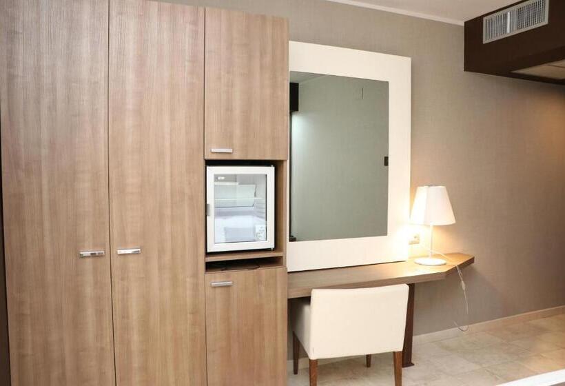 اتاق استاندارد سه نفره, Lafayette