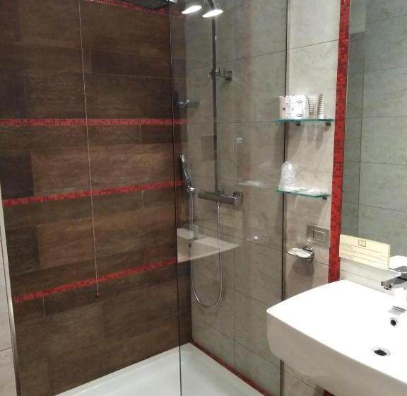 اتاق استاندارد سه نفره, Lafayette