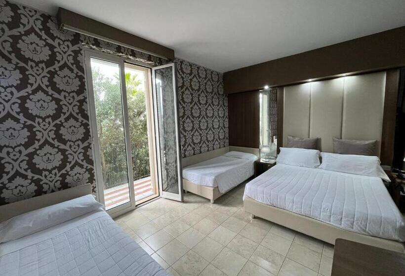 اتاق استاندارد چهارنفره با بالکن, Lafayette