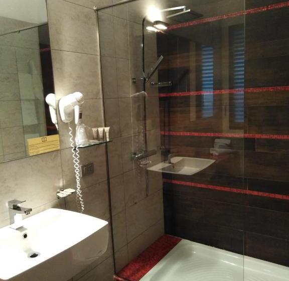 اتاق استاندارد چهارنفره با بالکن, Lafayette