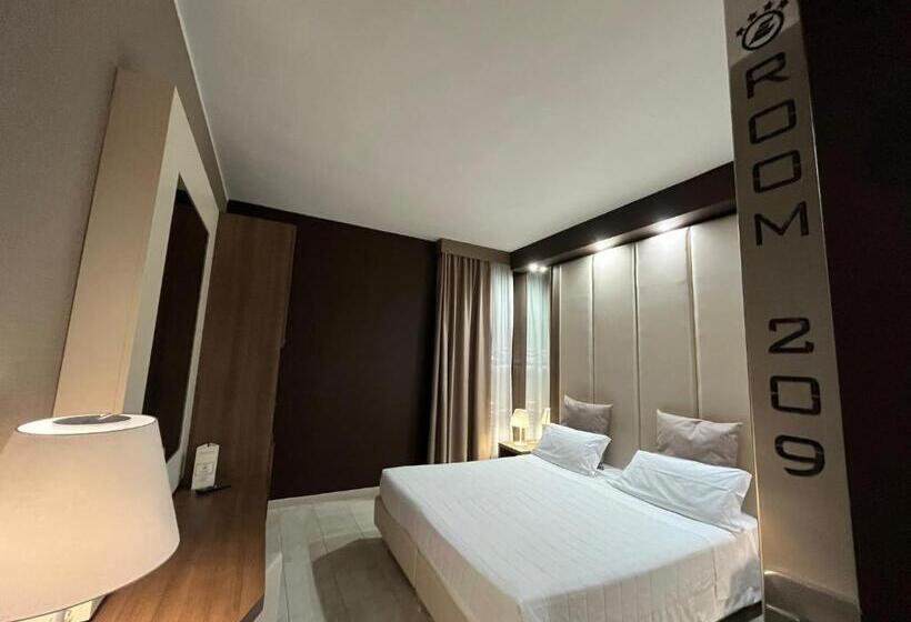 اتاق لوکس با چشم‌انداز دریا, Lafayette