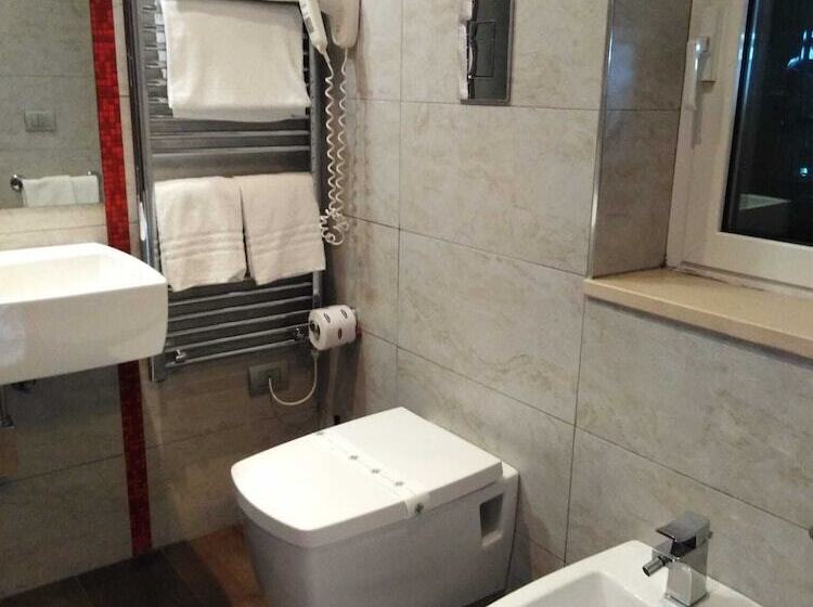 اتاق استاندارد سه نفره, Lafayette