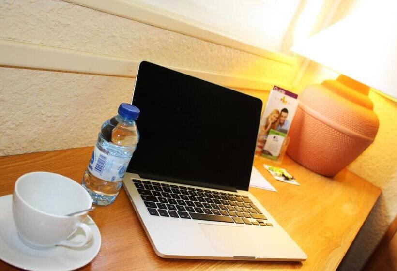 Номер Стандарт, Logis Hôtel Atrium Epinal Golbey Chavelot