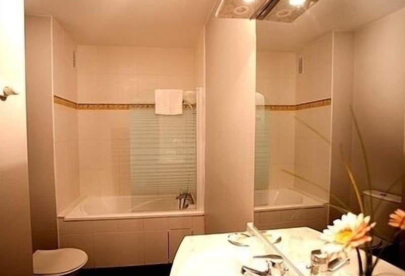 غرفة قياسية ثلاثية, Logis Hôtel Le Relais