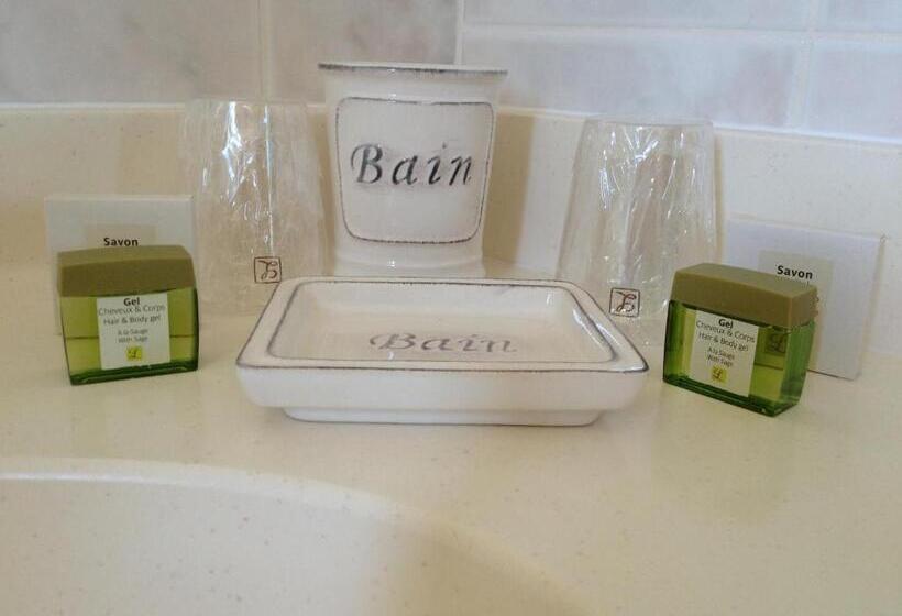 스탠다드 트리플 룸, Logis Hôtel Restaurant Le Mas De Mon Père