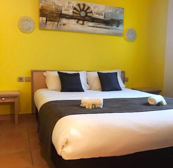 스탠다드 트리플 룸, Logis Hôtel Restaurant Le Mas De Mon Père