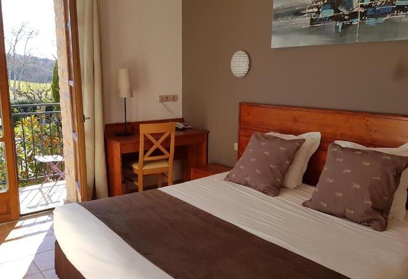 스탠다드 트리플 발코니 룸, Logis Hôtel Restaurant Le Mas De Mon Père