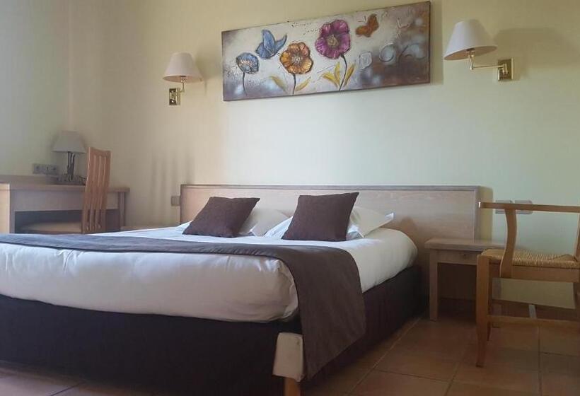 스탠다드 테라스 룸, Logis Hôtel Restaurant Le Mas De Mon Père