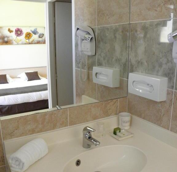 스탠다드 트리플 룸 테라스, Logis Hôtel Restaurant Le Mas De Mon Père