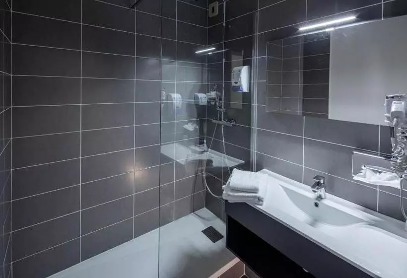 ファミリールーム, Logis Hotel Noemys Brive   Restaurant Le Teinchurier