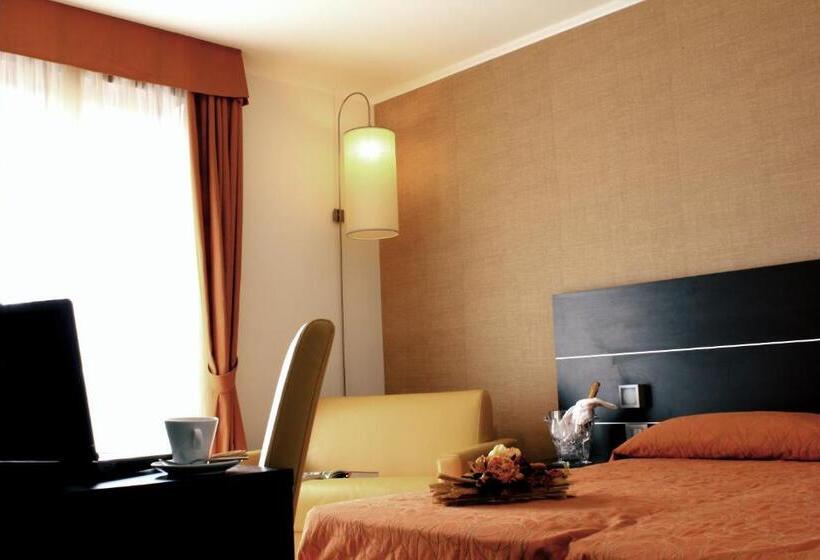 スタンダードトリプルルーム, Rioverde