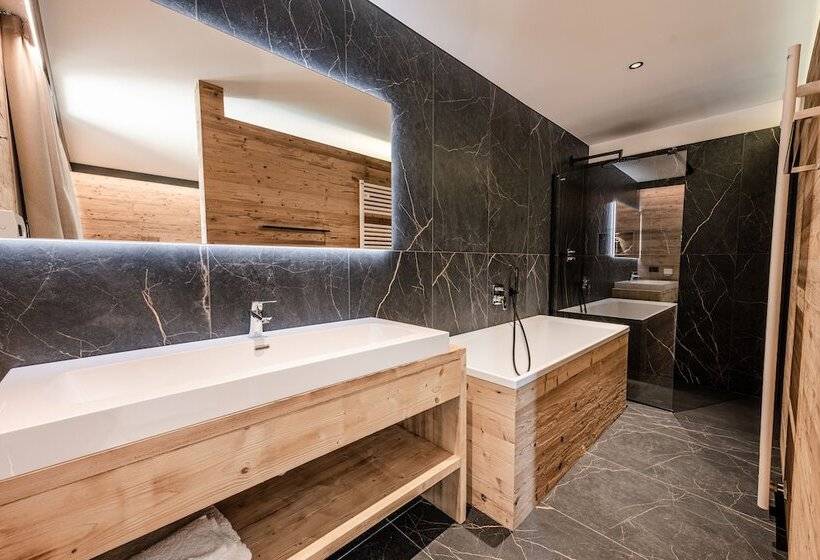 Полулюкс, Boutique Hotel E Chalets Salvadori