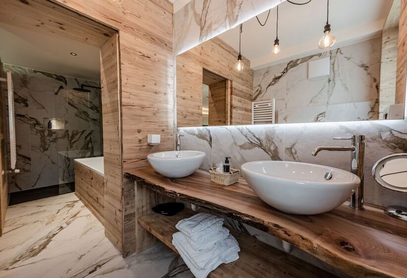 جناح جونيور, Boutique Hotel E Chalets Salvadori