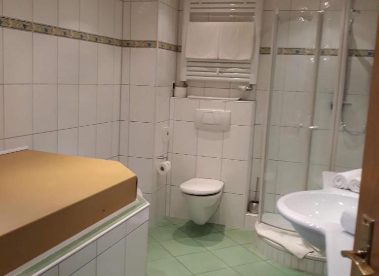 Standard Neljän Hengen Huone, Sonne Das Kleine Altstadt