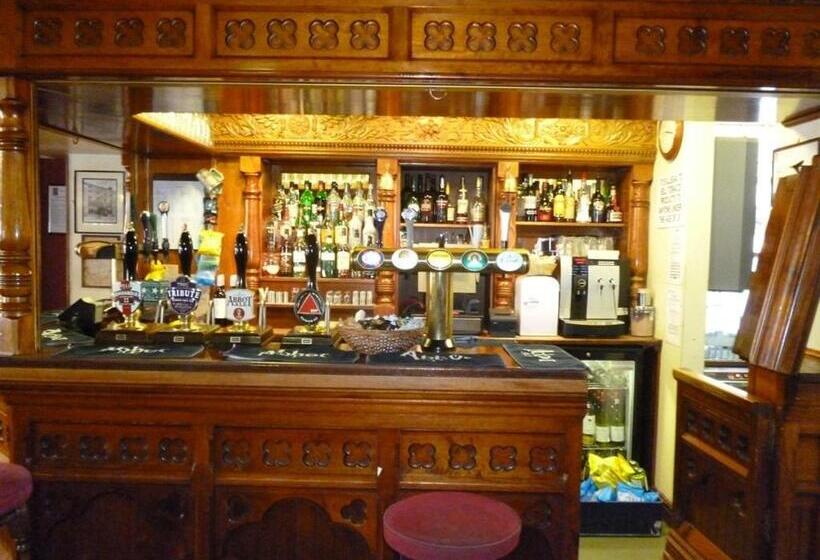 스탠다드 룸, The Red Lion