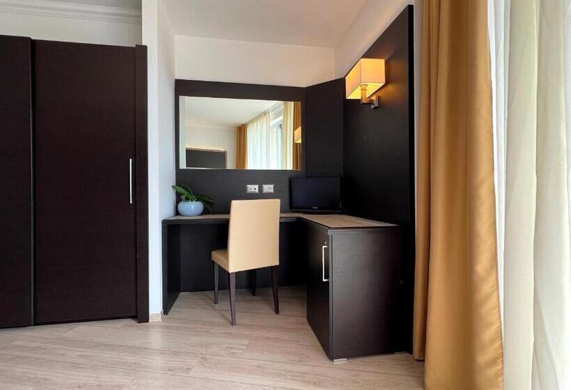 Номер Deluxe Вид на Озеро, Village Bazzanega   Montagnoli Group