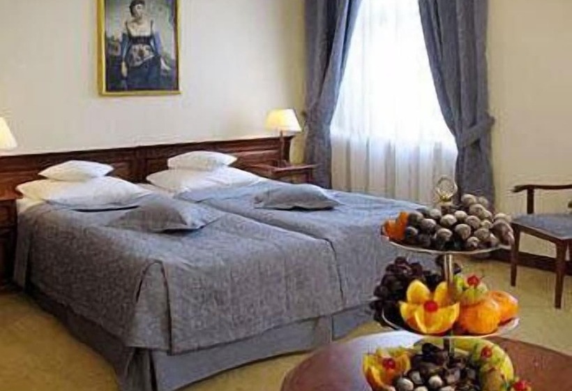 חדר סופריור, Zamek Na Skale