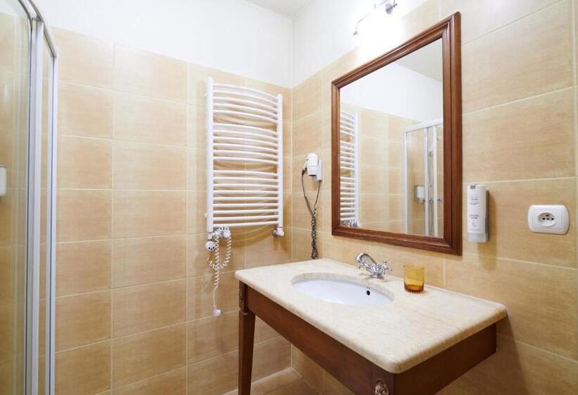 חדר סטנדרט, Zamek Na Skale