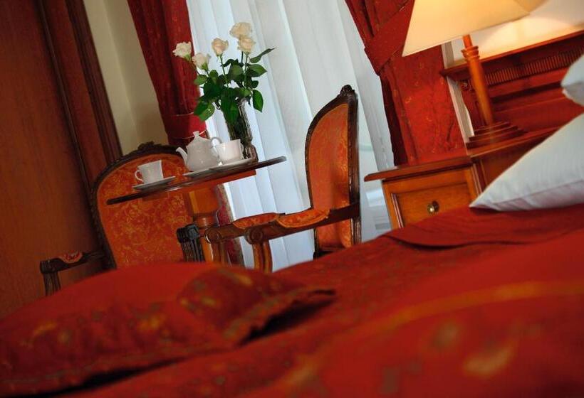 חדר משפחתי דלוקס, Zamek Na Skale