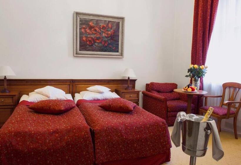 חדר משפחתי דלוקס, Zamek Na Skale