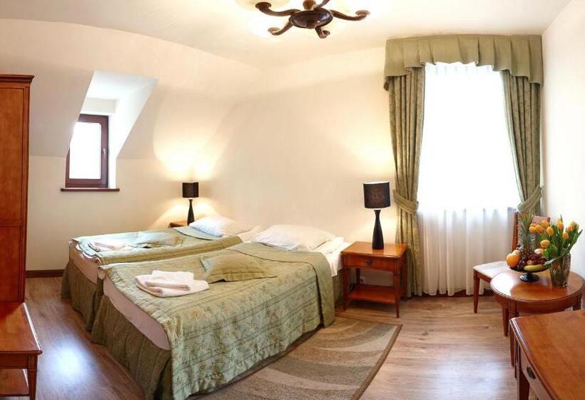 חדר סופריור, Zamek Na Skale