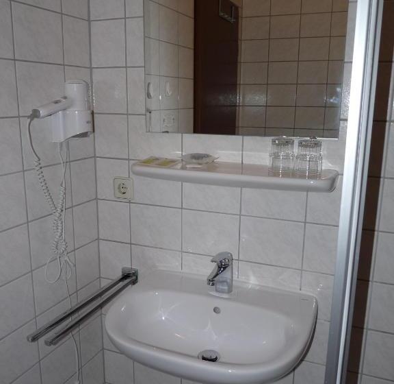 스탠다드 싱글 룸, Zur Kanone