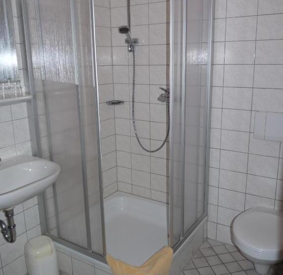 스탠다드 룸, Zur Kanone