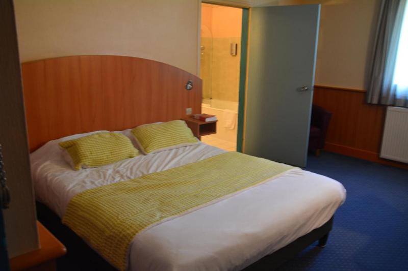 غرفة قياسية, Logis Hôtel Lucotel