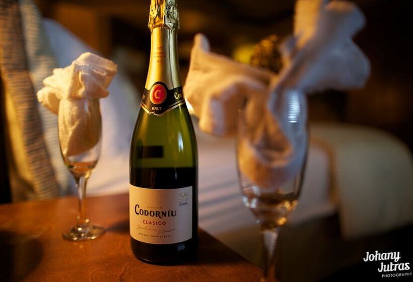 جناح, Motel Drummond