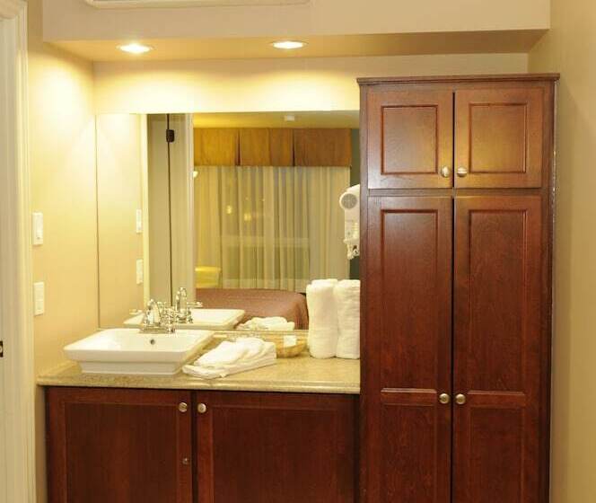 جناح جونيور, Motel Drummond